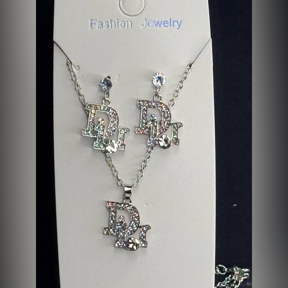 Fashion Jewelry Silver Tone Crystal Necklace & Earring Set
